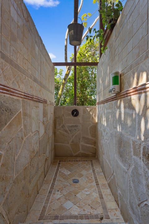 2 Bedroom River View | Bathroom shower