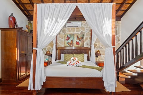 Luxury Tree House, 1 King Bed, Valley View | 1 bedroom, premium bedding, in-room safe