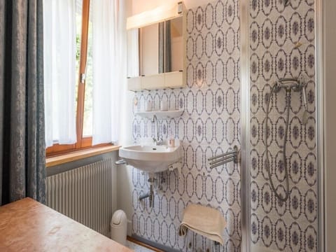 Superior Apartment, Ensuite, Mountain View (1er étage-2 terrasses) | Bathroom | Shower, hair dryer, soap, toilet paper