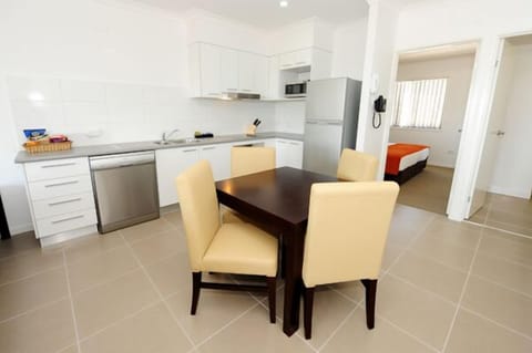 Townhouse Apartment 2 | 2 bedrooms, premium bedding, soundproofing, iron/ironing board