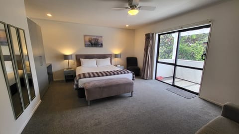 Deluxe Room, Hot Tub | Free WiFi, bed sheets