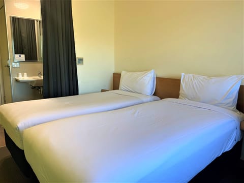 Standard Room, 2 Twin Beds | 1 bedroom, Egyptian cotton sheets, premium bedding, desk
