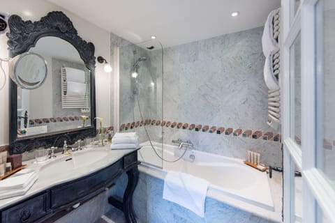 Suite | Bathroom | Hair dryer, bidet, towels