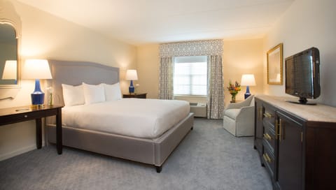 Deluxe Room, 1 King Bed with Sofa bed | In-room safe, individually decorated, individually furnished, desk