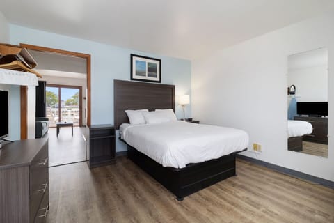 Comfort Suite, 1 Queen Bed with Sofa bed, Balcony, Pool View | 1 bedroom, desk, laptop workspace, free WiFi