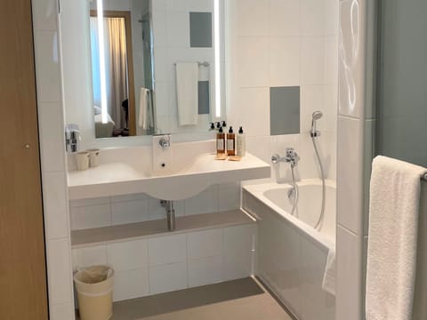 Suite, 1 Bedroom | Premium bedding, minibar, in-room safe, desk