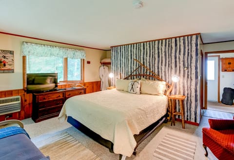 Aspen Room | Individually decorated, individually furnished, iron/ironing board