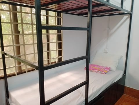 Shared Dormitory | Free WiFi, bed sheets