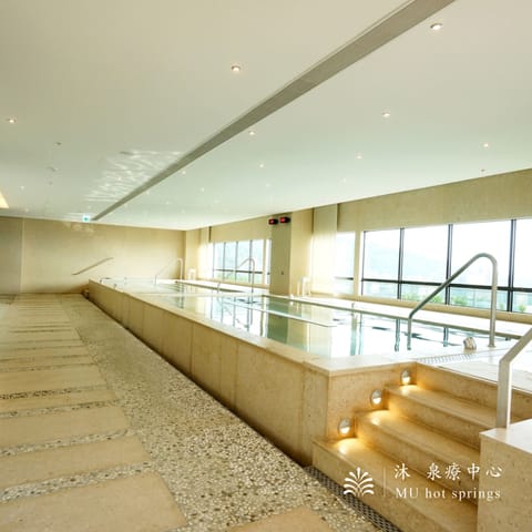 Indoor spa tub