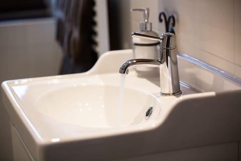 Suite (Guinness) | Bathroom sink