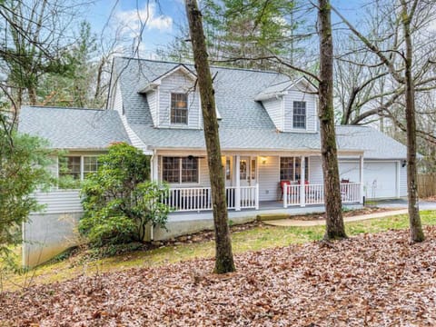 Spacious front yard.