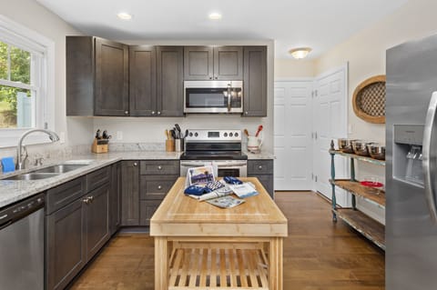 Full suite of appliances in the kitchen.