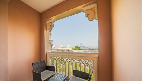 Deluxe Apartment | Balcony