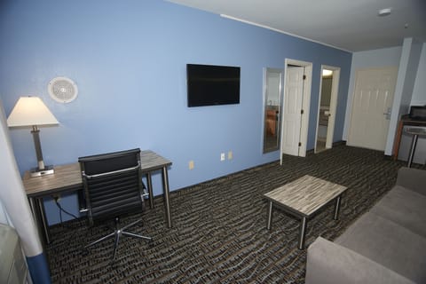 Deluxe Suite, Multiple Beds | Living room | 40-inch LED TV with cable channels, TV