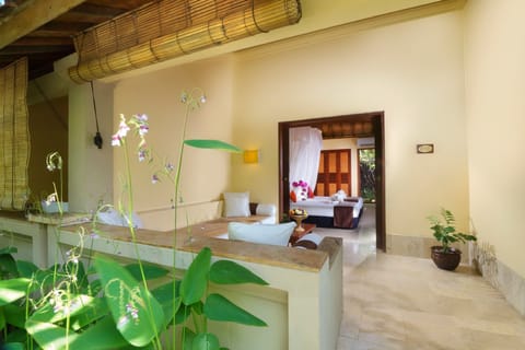 Standard Patio Room | Minibar, in-room safe, desk, soundproofing