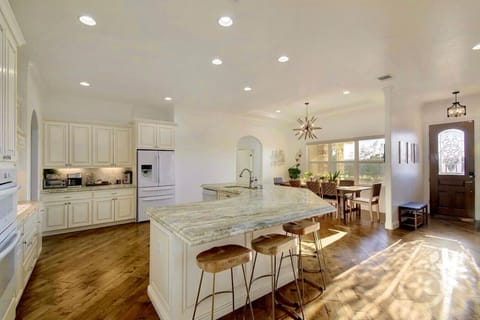 The kitchen is well-stocked with everything you need to make a meal.The Keurig DUO allows you to make either a single cup or a whole carafe. Japanese water heater makes a perfect cup of tea to unwind.