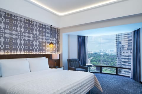 Room, 1 King Bed | Premium bedding, pillowtop beds, minibar, in-room safe