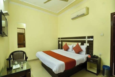 Deluxe Double Room, City View | Free WiFi, bed sheets