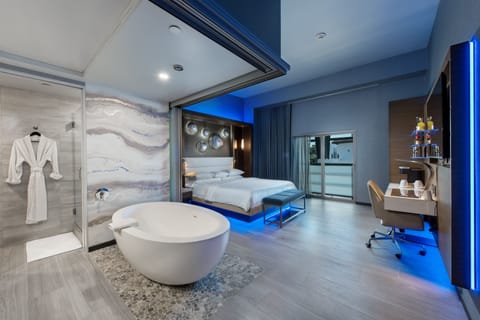 Standard Room, 1 King Bed | Bathroom | Separate tub and shower, deep soaking tub, free toiletries, hair dryer