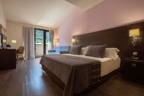 Superior Double Room | Premium bedding, minibar, in-room safe, desk