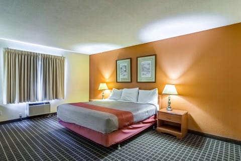 Deluxe Room, 1 King Bed, Non Smoking, Refrigerator & Microwave | Desk, blackout drapes, cribs/infant beds, rollaway beds