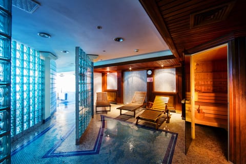 Couples treatment rooms, body treatments, hydrotherapy, aromatherapy