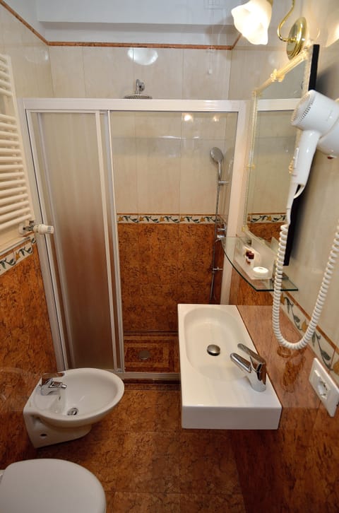 Double or Twin Room | Bathroom | Hair dryer, towels