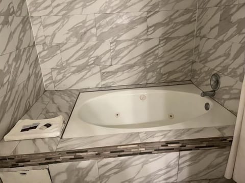 Luxury Room | Private spa tub