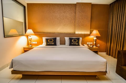 Superior Double Room | In-room safe, desk, laptop workspace, soundproofing