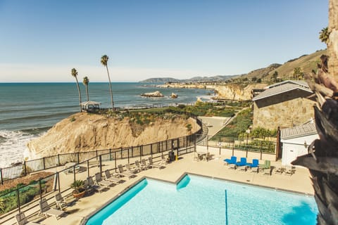 Outdoor pool, sun loungers