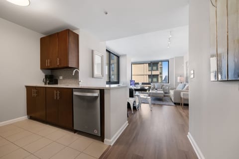 Luxury Apartment, 2 Bedrooms | Private kitchen | Fridge, microwave, oven, stovetop