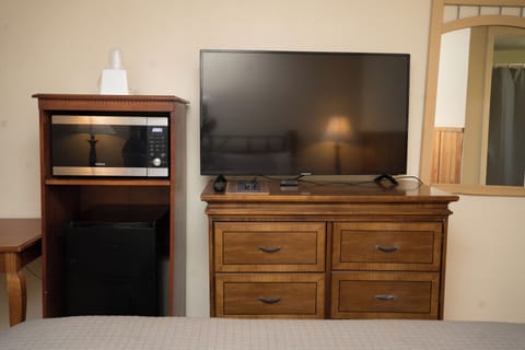 Deluxe Double Room Single Use, 2 Queen Beds | Living area | 32-inch LCD TV with cable channels