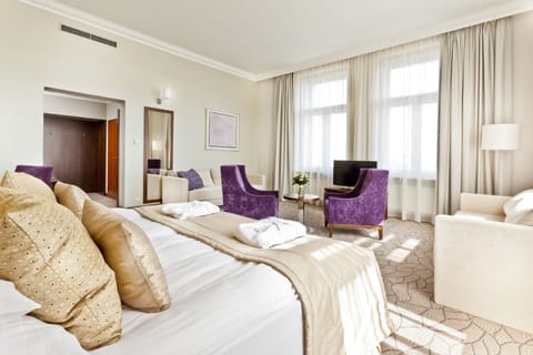 Junior Suite (Free SPA entrance) | Premium bedding, minibar, in-room safe, desk