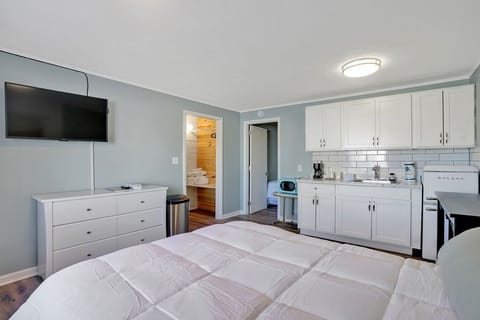 Comfort Suite, 1 Bedroom, Non Smoking | Premium bedding, individually decorated, individually furnished