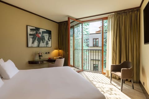 Deluxe Room | 1 bedroom, premium bedding, Select Comfort beds, minibar