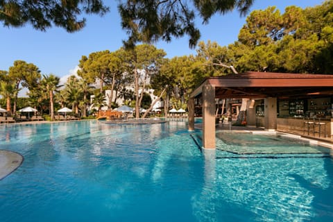 3 outdoor pools, pool umbrellas, sun loungers