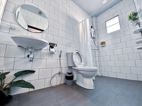 House | Bathroom | Shower, free toiletries, hair dryer, slippers