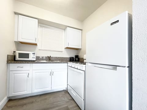 Superior Room | Private kitchen | Full-size fridge, microwave, oven, stovetop