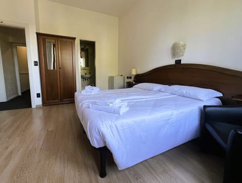 Double or Twin Room | Desk, free WiFi, bed sheets
