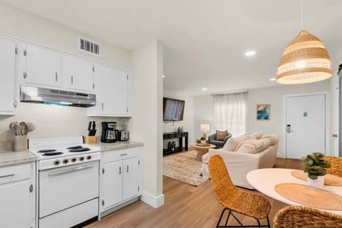 Effortlessly transition from the kitchen to the dining area