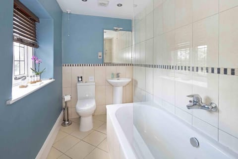 Standard Double Room, Ensuite (Or Twin) | Bathroom