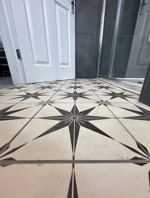 Double or Twin Room, Ensuite (Room 5) | Bathroom | Towels, soap