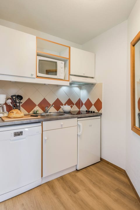 Apartment 4 people - 1 bedroom - Aiglons | Private kitchen | Fridge, microwave, stovetop, dishwasher