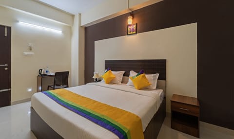 Deluxe Double Room, Non Smoking | In-room safe, desk, free rollaway beds, bed sheets