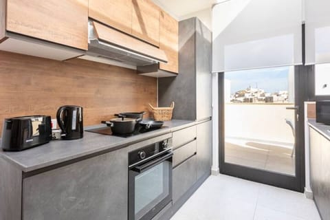 Design Studio | Private kitchen | Full-size fridge, microwave, oven, stovetop