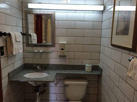 Standard Double Room | Bathroom sink