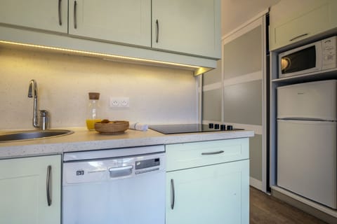 Studio 3 people - Garden - Terrace - Garden level | Private kitchenette | Fridge, microwave, stovetop, dishwasher