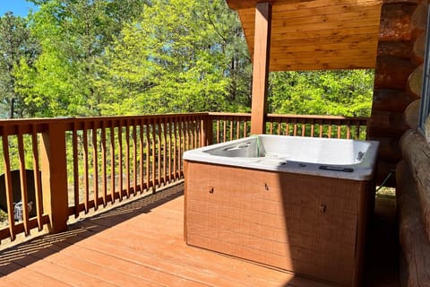 Studio | Outdoor spa tub