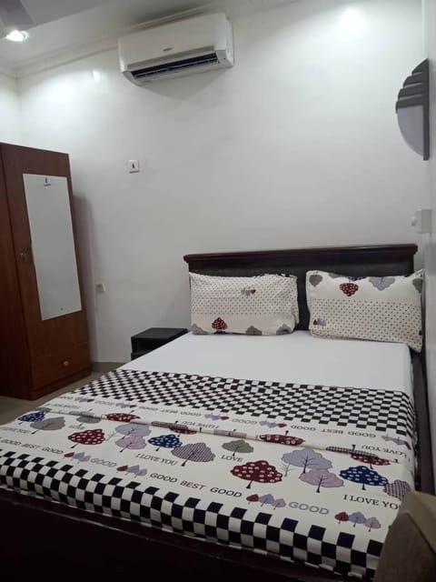 Economy Double Room Single Use | Egyptian cotton sheets, premium bedding, free WiFi