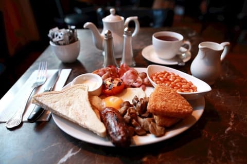 Free daily English breakfast